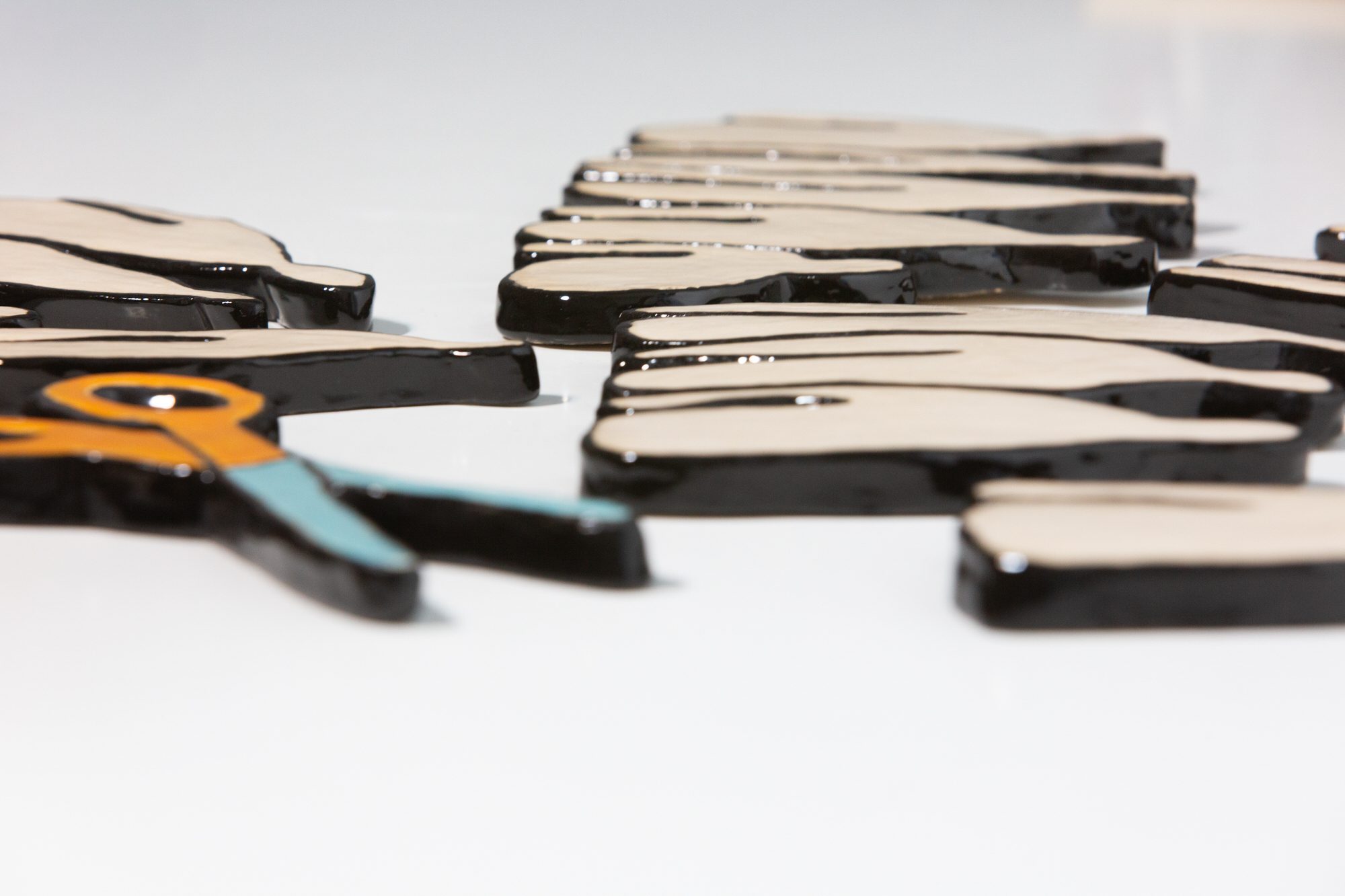 Sylvia Schwenk, Templates for flat people from absurdity, ceramic sculptures, 9 parts, variable dimensions